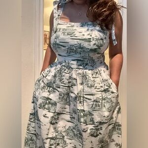 NWT GREEN AND WHITE MAXI DRESS W/ pockets